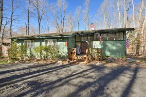 Pocono Pines, Lake Naomi 4 bedrooms, 2 full bath