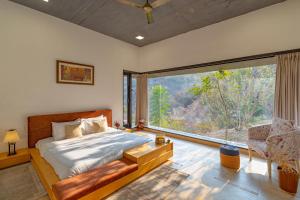 StayVistas Sage Scenery - Mountain-View Villa with Infinity Pool & Terrace