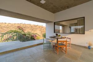 StayVistas Sage Scenery - Mountain-View Villa with Infinity Pool & Terrace