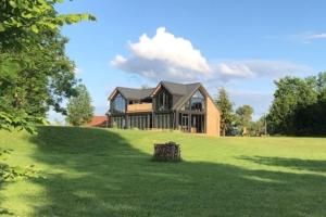 Modern Villa & Sauna by the lake, przytulnavilla, Dom nad jeziorem na Mazurach