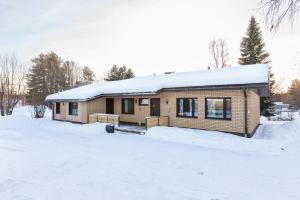 Cozy five bedroom house
