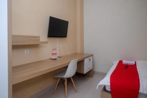 RedDoorz Plus near UMS Solo 2