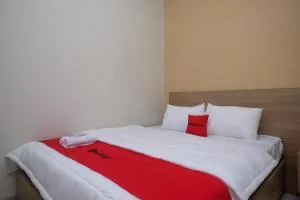 RedDoorz Plus near UMS Solo 2 - Colomadu