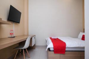 RedDoorz Plus near UMS Solo 2