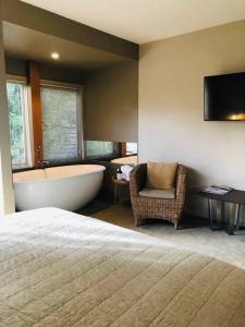 Hepburn hideaway studio
