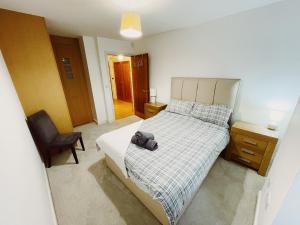 Modern City Centre Apartment Private Parking Space - Sleeps 4
