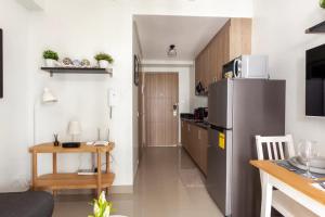 Shore 2 Apartment with Balcony