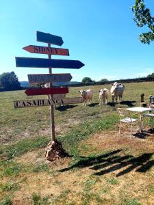 Chalets Cabane insolite TOUT CONFORT Chalet Gites Luzy Morvan Bourgogne : photos des chambres