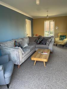 Stunning Large Detached Gloucester, 4 beds, 3 bedroom, 2 bathroom property, Nr Chelt, The Docks and Quays sleeps 6