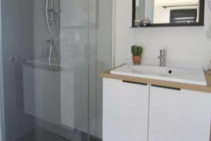 Campings Modele d'exception, 3 ch, 2 sdb, 43m2 - proche parc aquatique : photos des chambres