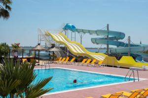 Campings Modele d'exception, 3 ch, 2 sdb, 43m2 - proche parc aquatique : photos des chambres