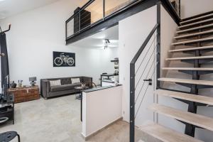 Studio Station with gallery