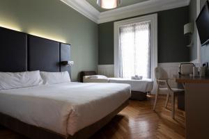 Triple Room room in Petit Palace Lealtad Plaza