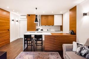 Wola Luxury Wooden Apartment