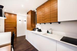 Wola Luxury Wooden Apartment