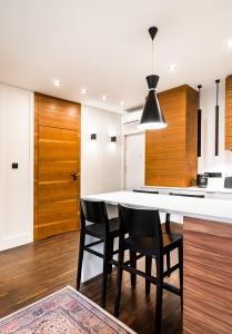 Wola Luxury Wooden Apartment