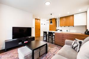 Wola Luxury Wooden Apartment