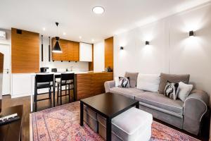 Wola Luxury Wooden Apartment