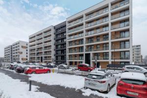 Tauron Arena Premium Apartment with Underground & Outdoor Parking by Renters Prestige