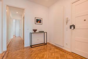 Magnificent 4BDR Apartment in Lisbon by LovelyStay