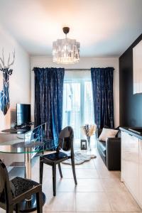 Nowoczesny apartament GLAMOUR Łódź z prysznicem pośrodku