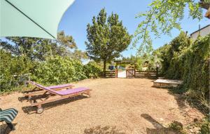 Maisons de vacances Awesome home in Bordezac with Outdoor swimming pool : photos des chambres