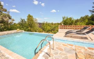 Maisons de vacances Awesome home in Bordezac with Outdoor swimming pool : photos des chambres