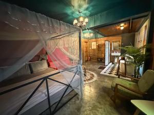 T-House BKK 2Floors near BTS with swimming pool and free Wifi