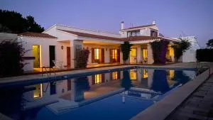 LA CALMA Espectacular villa con jardín y piscina en Menorca - Trebeluger