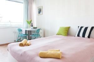 Tonys Sunny Rooftop Studio by Flat Mаnager