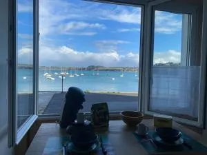 Charmant petit appartement les pieds dans l'eau - Kerlaz