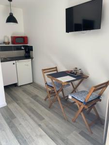 Maisons de vacances Les Gites de la Colo : Chambre Double - Vue sur Parc