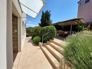 Apartments Joni Čikat