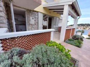 Apartments Joni Čikat