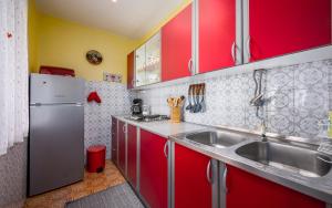 Apartment Crveni - a three bedroom apartment with a stunning sea view