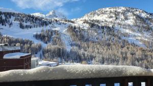 Appartements Front de Neige Isola 2000 : Studio - Vue sur Montagne