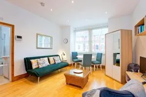 Comfortable Highbury Fields 1 Bedroom apartment - parking by request - London