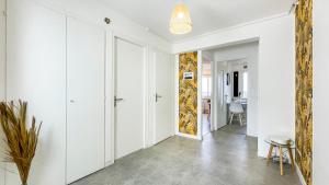 Maisons d'hotes HOMEY LA COLOC MUGI - Colocation haut de gamme - Chambres privees - Balcon - Wifi et Netflix - Proche transports commun : photos des chambres