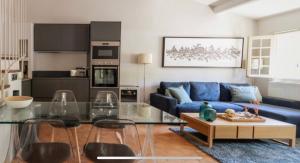 La lucarne du palais -Exceptionnel place du Palais des papes Wifi climatisation