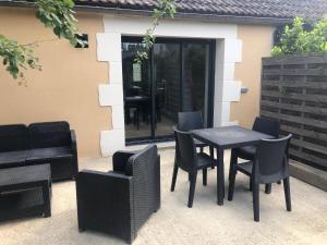 Maisons de vacances Aux Jardins De La Guyonniere Gite 2 a 13 personnes : Maison 2 Chambres