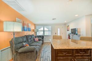 Sun-Soaked Hudson Getaway with Canal Access!