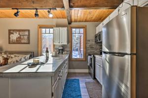 half Mi to Chairlift! Breck Condo with Hot Tub Access