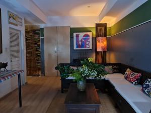 Somewhere to Escape - Hometel