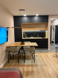 Roshka Apartment #304