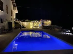 Casa Roberto Pool with Bar 5 bedrooms 2 bathrooms Great For Groups - Castelletto Molina