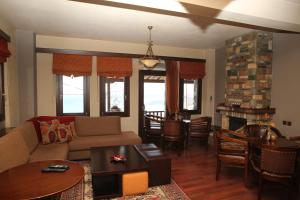 Pandion Luxury Boutique Hotel & Suites with Spa Limni-Plastira Greece
