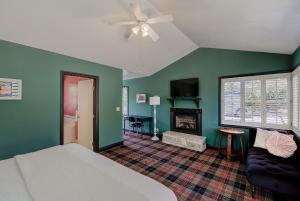 Studio Cottage room in Carmel River Inn