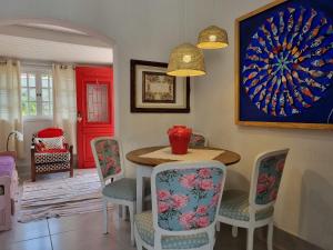 Casa decorada com garagem perto da Praia Perequê