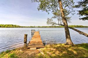 Lakefront Cumberland Cabin w Dock & Fire Pit!