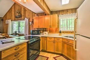 Lakefront Cumberland Cabin w Dock & Fire Pit!